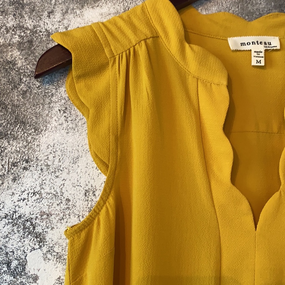 A-line Blouse with scalloped collar